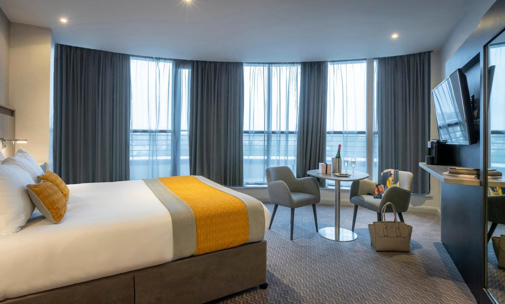 Executive Room,1531101295:JPEG