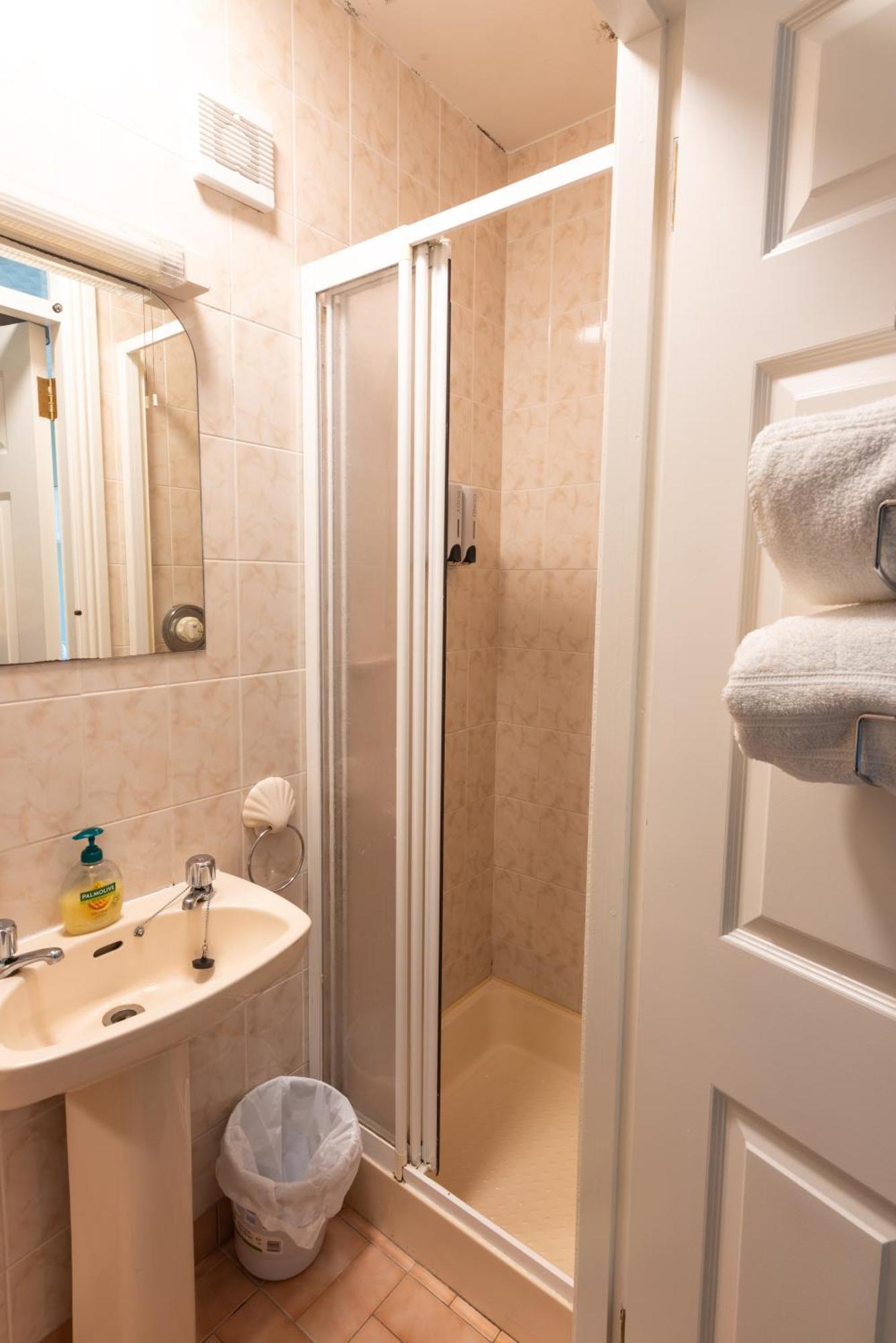 Double or Twin Room Bathroom