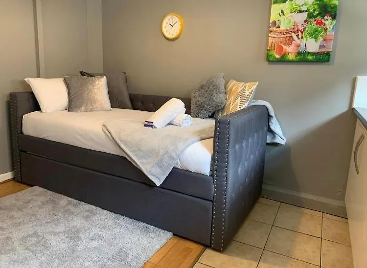 Cheap Budget Accommodation-1