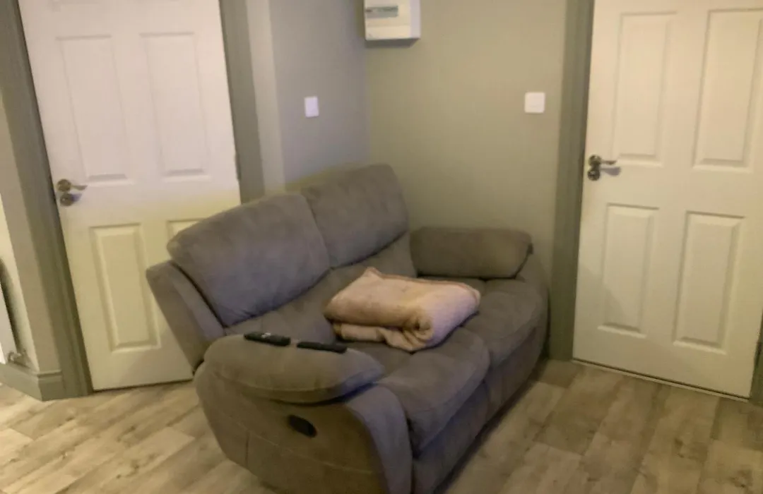 Cozy Small 1 Bedroom Apartment-1