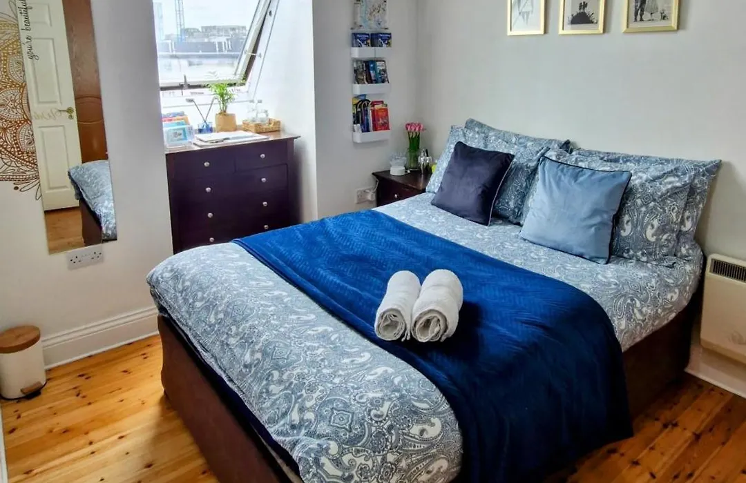Private Double Bedroom In Front Of The Galway Port - Guest House-1