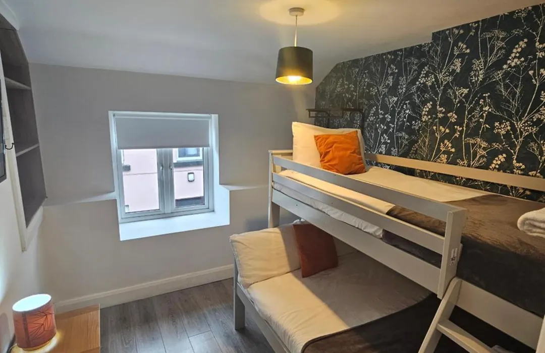 7 Eyre Square Lane-1