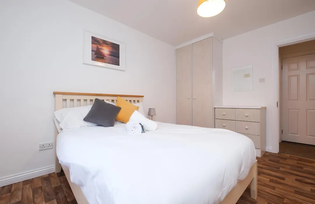 Stylish City Centre Townhouse, Sleeps 12 With Parking-1