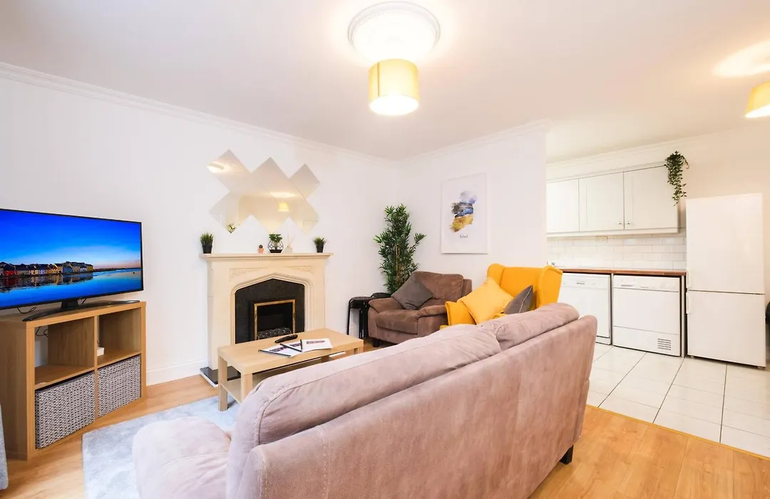 Stylish City Centre Townhouse, Sleeps 12 With Parking-1