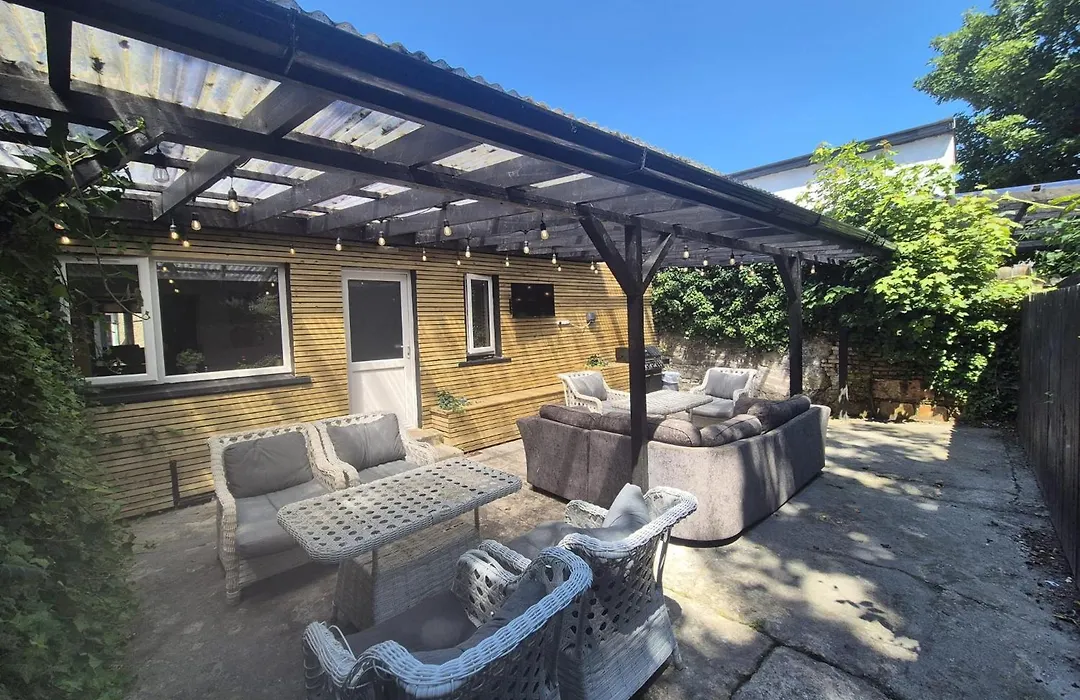 6 Eyre Square Lane-1