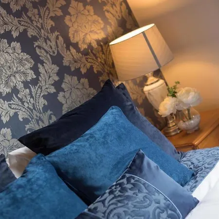 Town Square Townhouse - Best Location In Galway-3