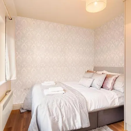 Town Square Townhouse - Best Location In Galway-3