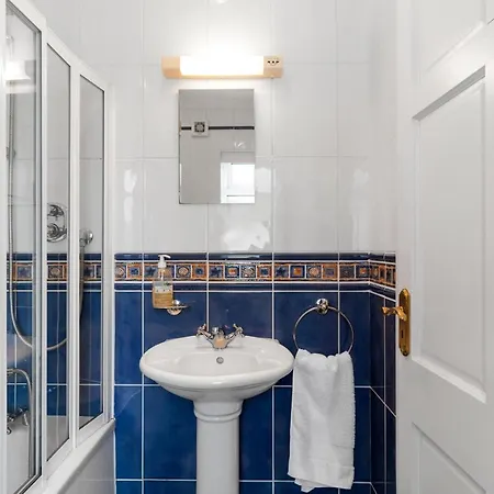 Private Room With Private Entrance.-2