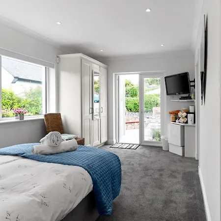 Private Room With Private Entrance.-3