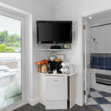 Private Room With Private Entrance.-2