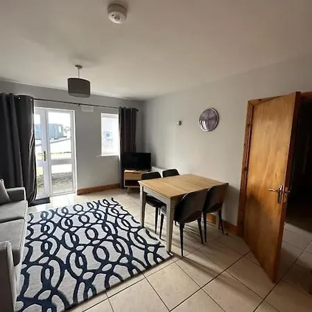 Snug Apartment Centrally Located-3