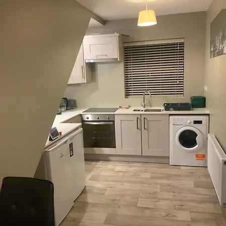 Cozy Small 1 Bedroom Apartment-2