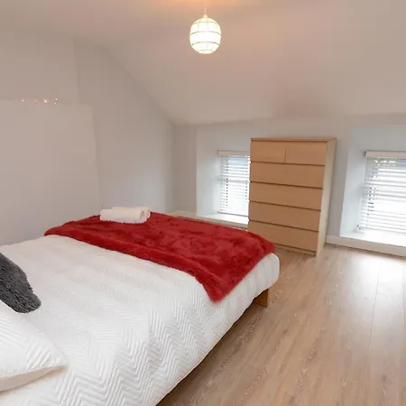 The Red Keep Fab Location - Two Bed - Two Bathrooms -Townhouse-2