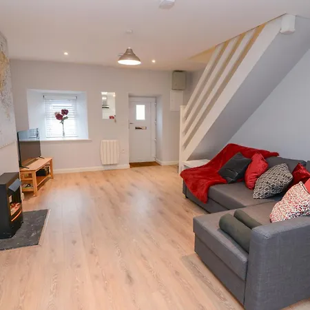 The Red Keep Fab Location - Two Bed - Two Bathrooms -Townhouse-3