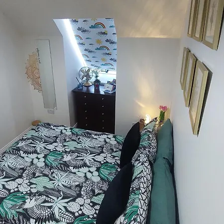 Private Double Bedroom In Front Of The Galway Port - Guest House-2