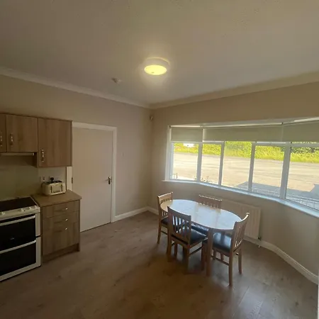 Yeats Lodge Self Catering Apartment And Bar-3