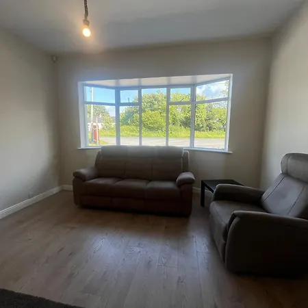 Yeats Lodge Self Catering Apartment And Bar-2