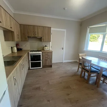 Yeats Lodge Self Catering Apartment And Bar-2