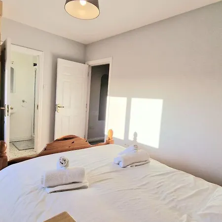 Cosy 3 Bedroom All Ensuites-3