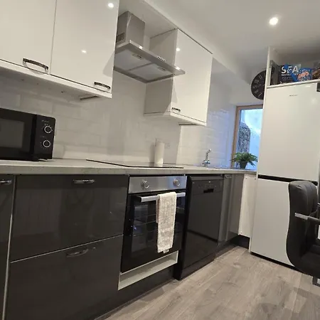 Central & Stylish, Two Bed, Two Bath-3