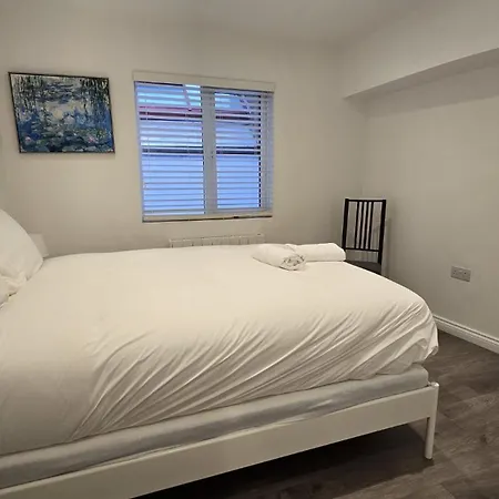 Central & Stylish, Two Bed, Two Bath-2