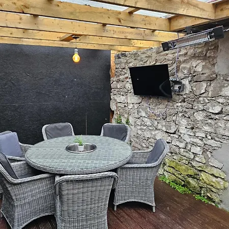 4 Eyre Square Lane-3