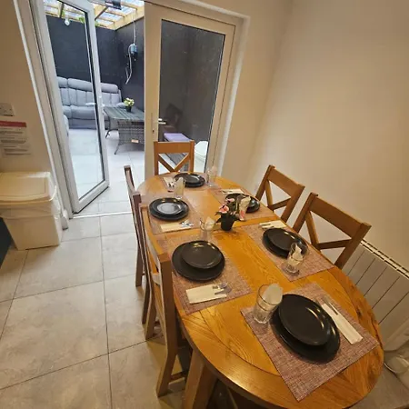 3 Eyre Square Lane-2