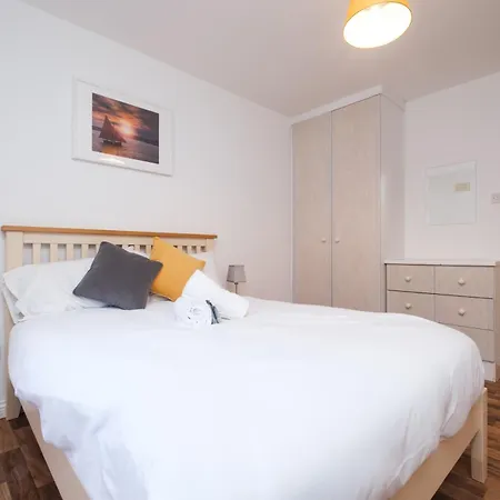 Stylish City Centre Townhouse, Sleeps 12 With Parking-2