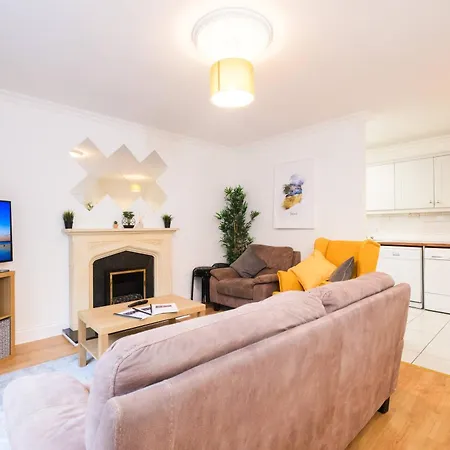 Stylish City Centre Townhouse, Sleeps 12 With Parking-3