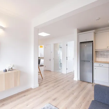 Luxury Modern Penthouse, City Centre, Sleeps 6-3
