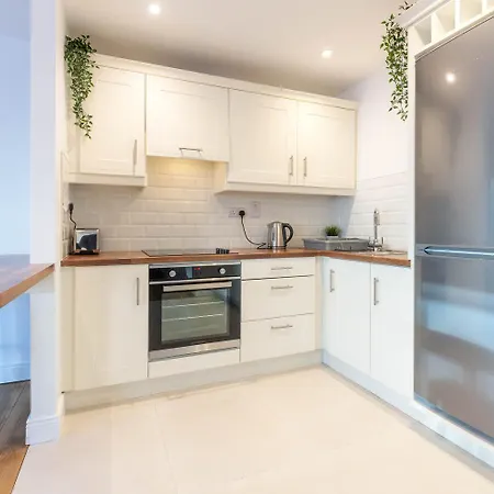 Modern Canal View Home, In City Centre, Sleeps 8-2
