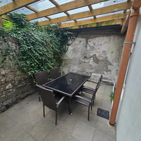 5 Eyre Square Lane-3