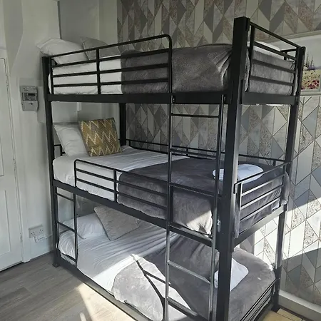 Snug Triple Bunk Studio Room-2