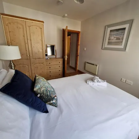 Cosy Beachfront Apartment In Salthill Galway City-2