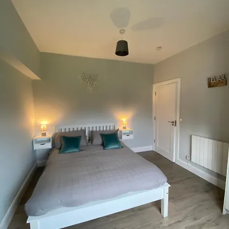 2 Kingsize Bedrooms At Castle View House-3