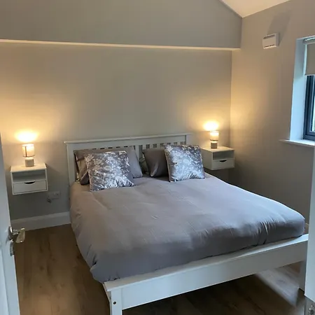 2 Kingsize Bedrooms At Castle View House-2