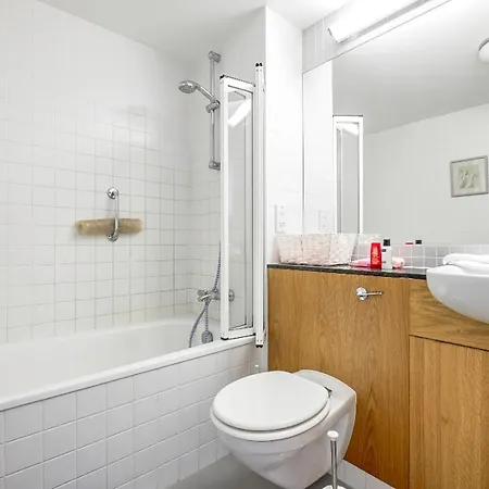 Traditional City Apt - Free Parking-2
