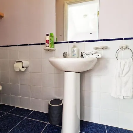 Galway City Dockland Apartment, 2 Bed, 2 Bath With Parking-2