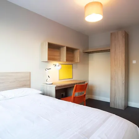Radical Edward Square Apartments-3