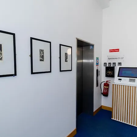 Geata Na Cathrach - Galway Lakeside Apartments-3