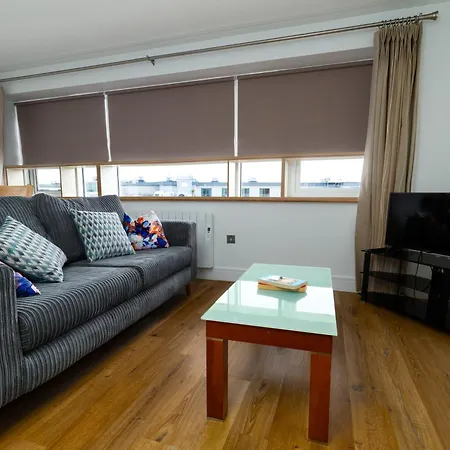 Geata Na Cathrach - Galway Lakeside Apartments-3