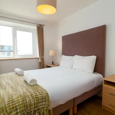 Geata Na Cathrach - Galway Lakeside Apartments-3