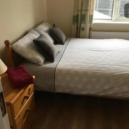 Private Bedrooms At Homestay Student Accommodation Rahoon-2