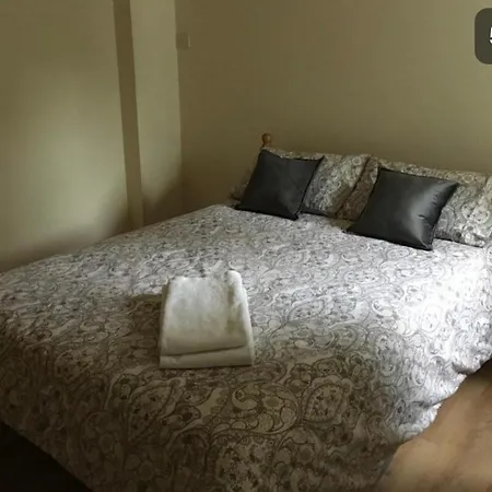 Private Bedrooms At Homestay Student Accommodation Rahoon-3