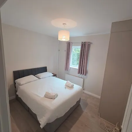 Stylish Spacious 4 Bedroom House-2