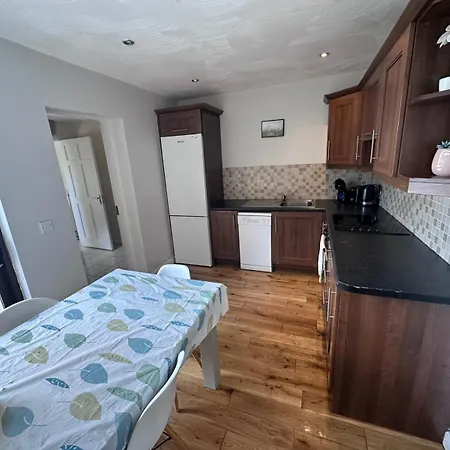 Modern City Centre House In Heart Of Galway City-3