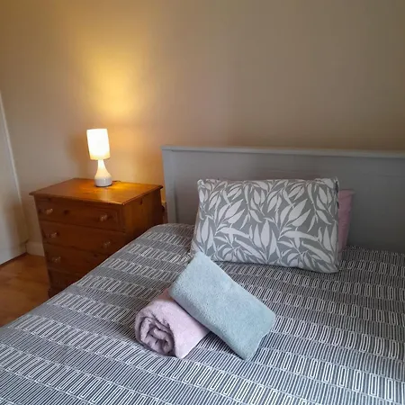 Kathleen'S Apartment Includes Car Parking-3