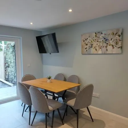 7 Eyre Square Lane-3