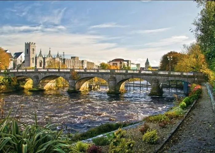 Luxury City Center Penthouse - Best Location Galway