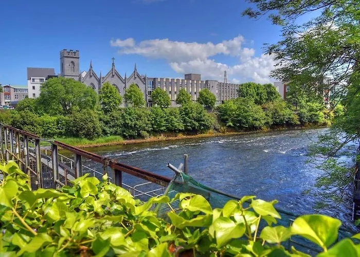 Luxury City Center Penthouse - Best Location Galway